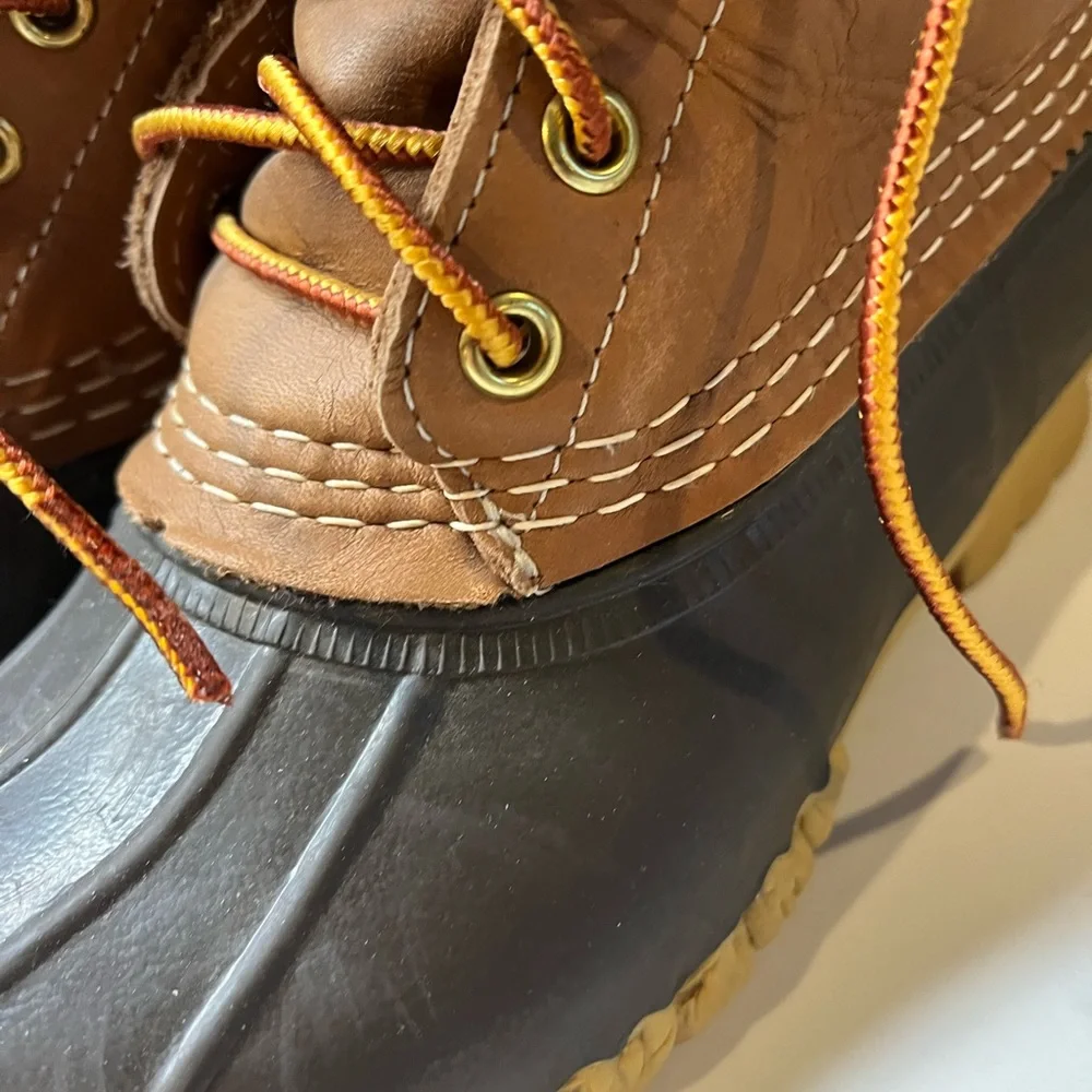 L.L.Bean kids Bean boots 8 inches insulated like new condition size 5 M - Picture 3 of 11